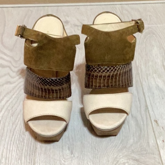 Pelle Moda Heels - Picture 2 of 6